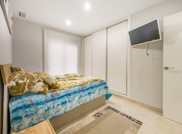 Resale - Apartment / Flat * - Torrevieja *