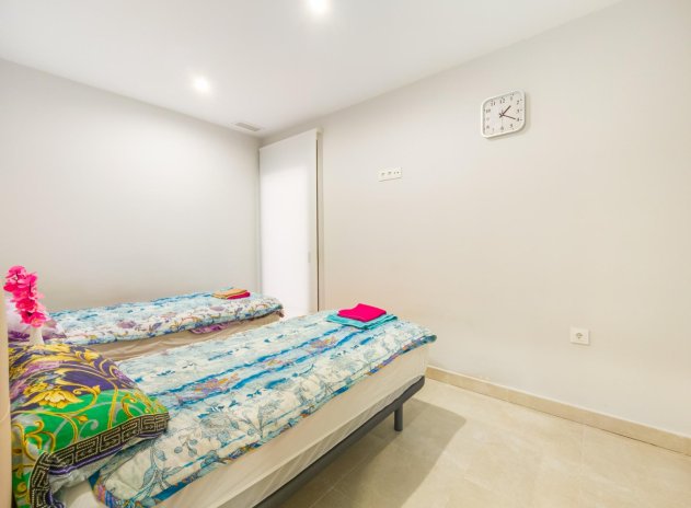 Resale - Apartment / Flat * - Torrevieja *