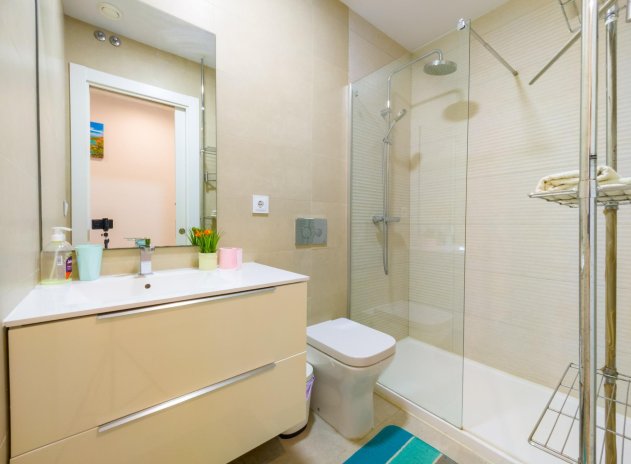 Resale - Apartment / Flat * - Torrevieja *