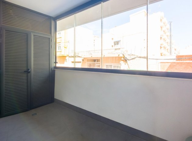 Resale - Apartment / Flat * - Torrevieja *