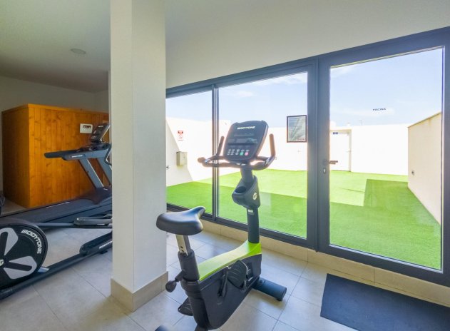 Resale - Apartment / Flat * - Torrevieja *