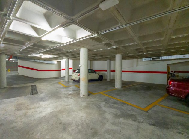 Resale - Apartment / Flat * - Torrevieja *