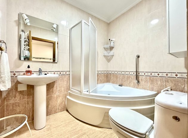 Resale - Apartment / Flat * - Almoradí *