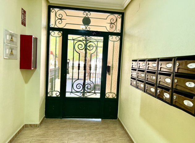 Resale - Apartment / Flat * - Almoradí *