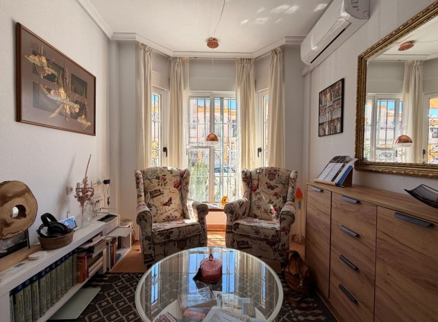 Herverkoop - Rijwoning - El Raso