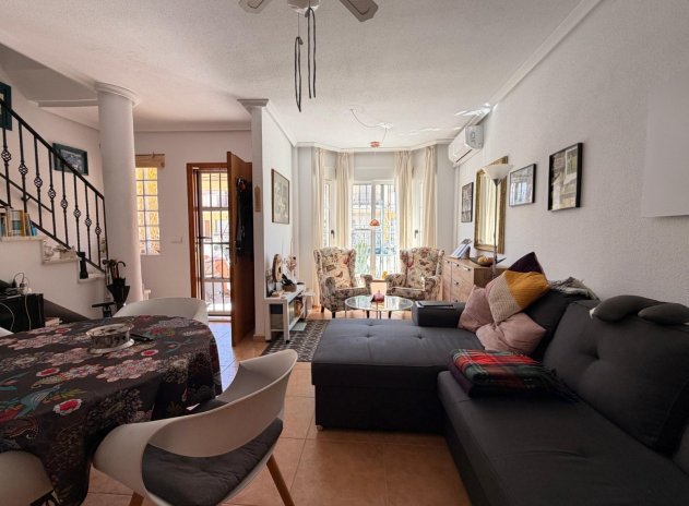 Herverkoop - Rijwoning - El Raso