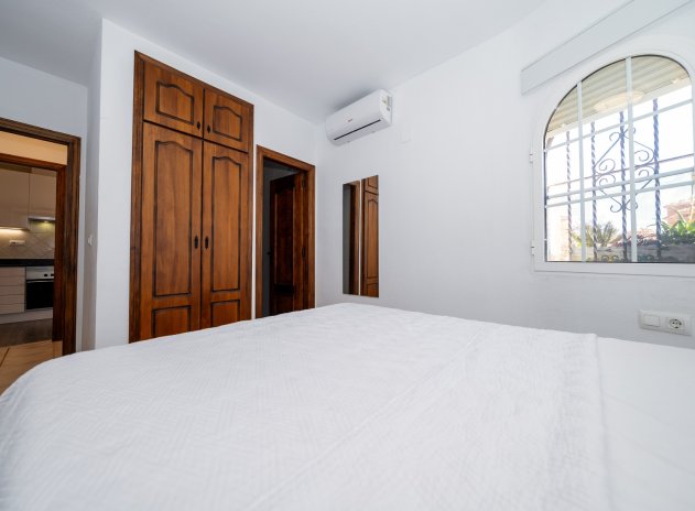 Herverkoop - Villa - Playa Flamenca - Sportcentre