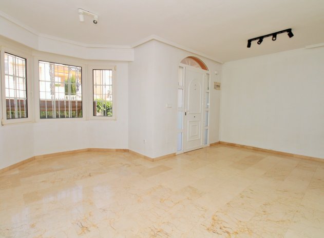 Reventa - Casa adosada - Villamartin - Villamartín