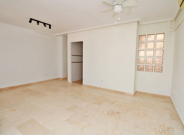 Reventa - Casa adosada - Villamartin - Villamartín