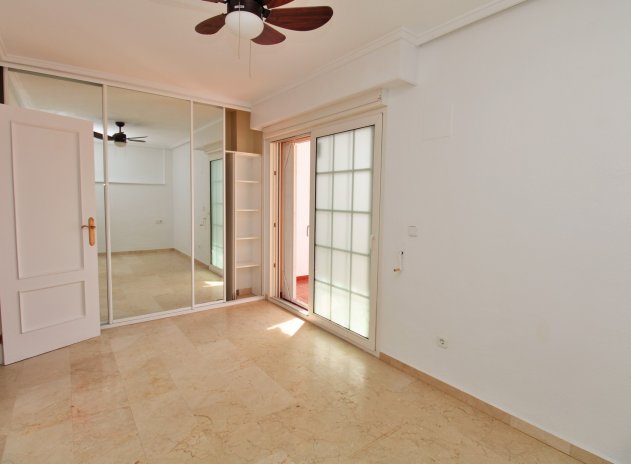 Reventa - Casa adosada - Villamartin - Villamartín