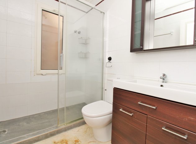 Reventa - Casa adosada - Villamartin - Villamartín