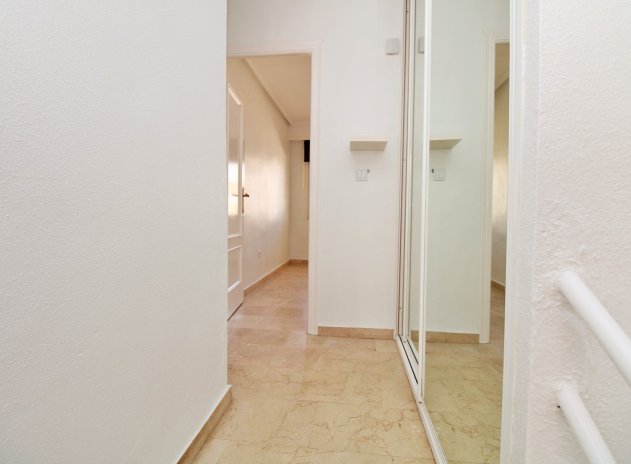 Reventa - Casa adosada - Villamartin - Villamartín