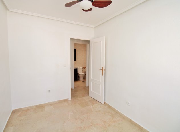 Reventa - Casa adosada - Villamartin - Villamartín