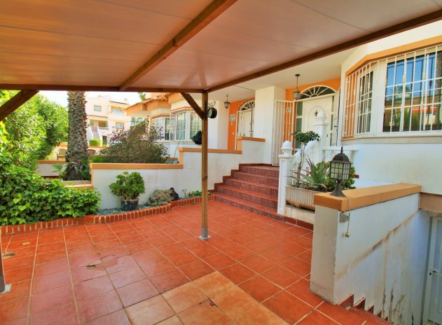 Reventa - Casa adosada - Villamartin - Villamartín