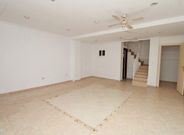 Reventa - Casa adosada - Villamartin - Villamartín