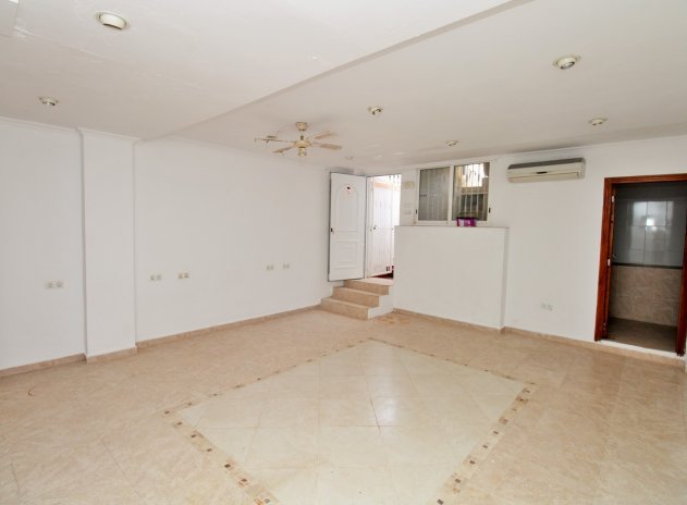 Reventa - Casa adosada - Villamartin - Villamartín