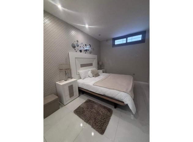 Wiederverkauf - Villa - Villamartin - PAU 8