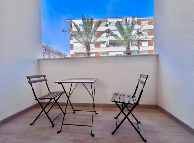 Resale - Apartment / Flat * - Torrevieja *