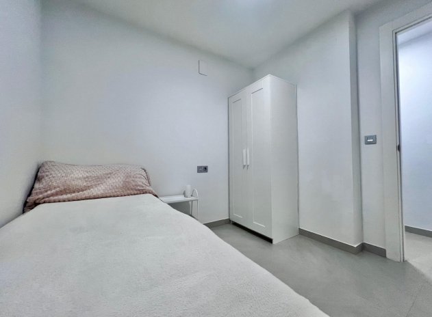 Resale - Apartment / Flat * - Torrevieja *