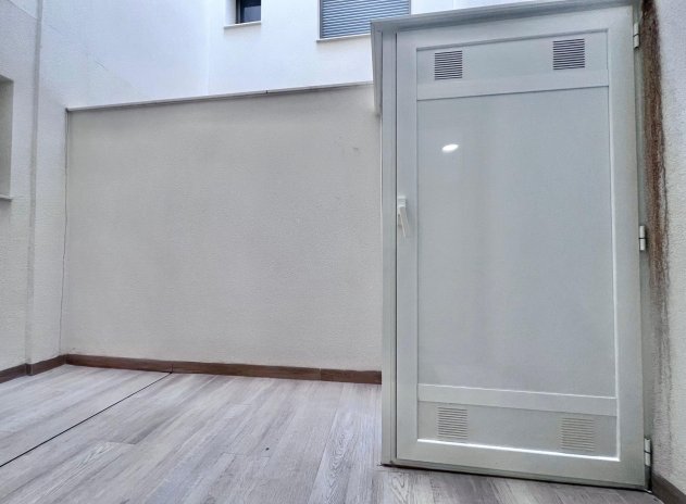 Resale - Apartment / Flat * - Torrevieja *