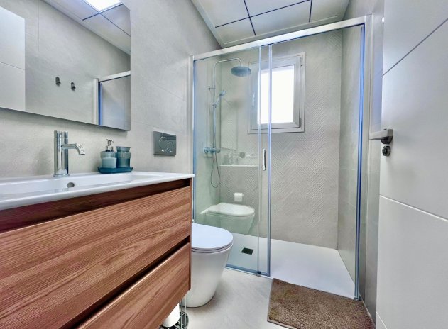 Resale - Apartment / Flat * - Torrevieja *