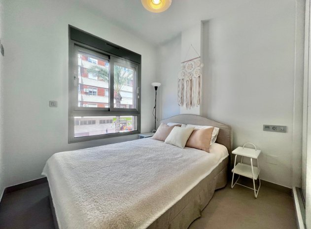 Resale - Apartment / Flat * - Torrevieja *