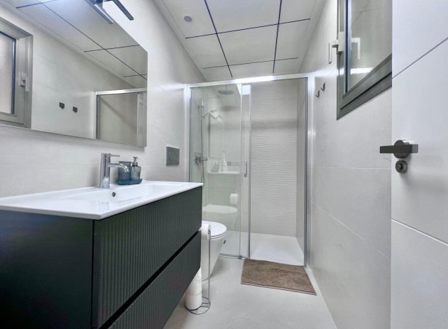 Resale - Apartment / Flat * - Torrevieja *