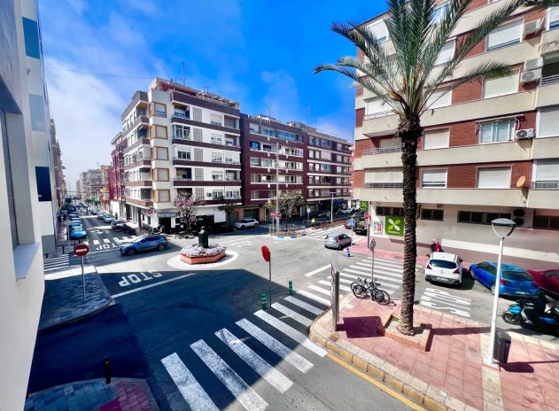 Resale - Apartment / Flat * - Torrevieja *