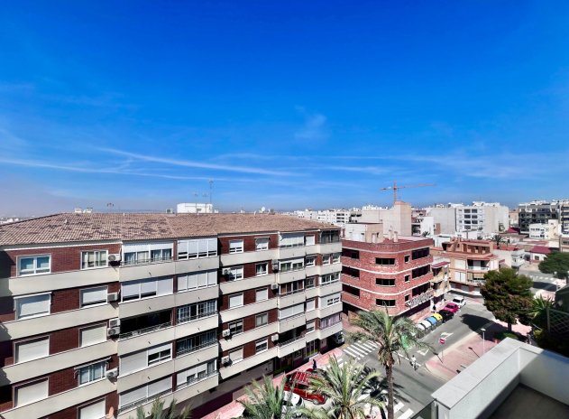Resale - Apartment / Flat * - Torrevieja *