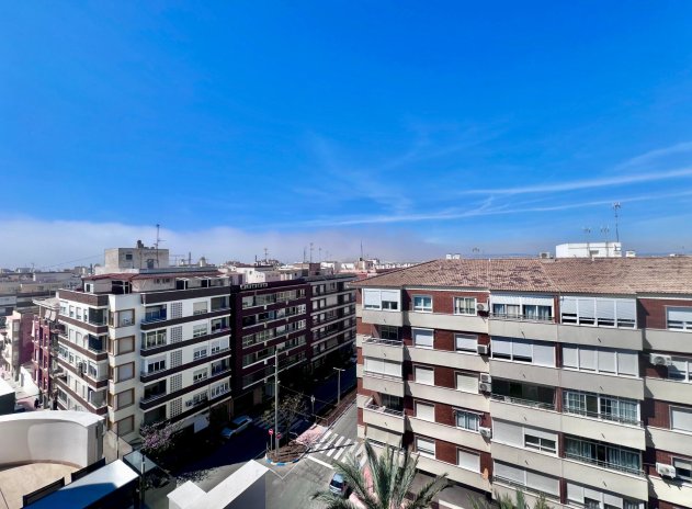 Resale - Apartment / Flat * - Torrevieja *