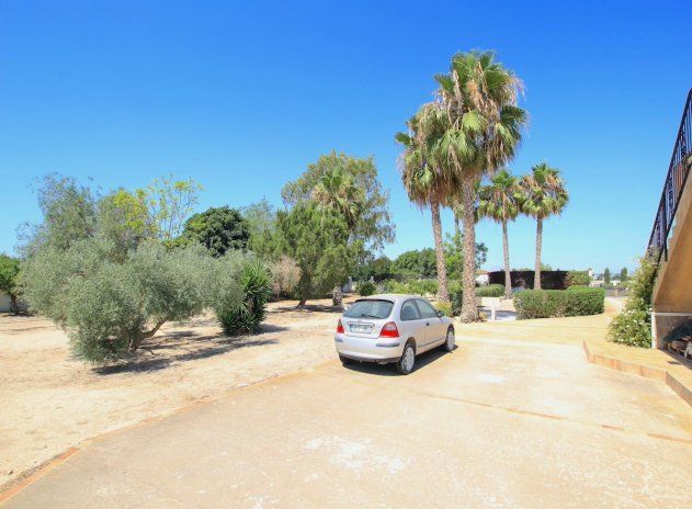 Herverkoop - Finca / Plattelands Woning - Daya Vieja