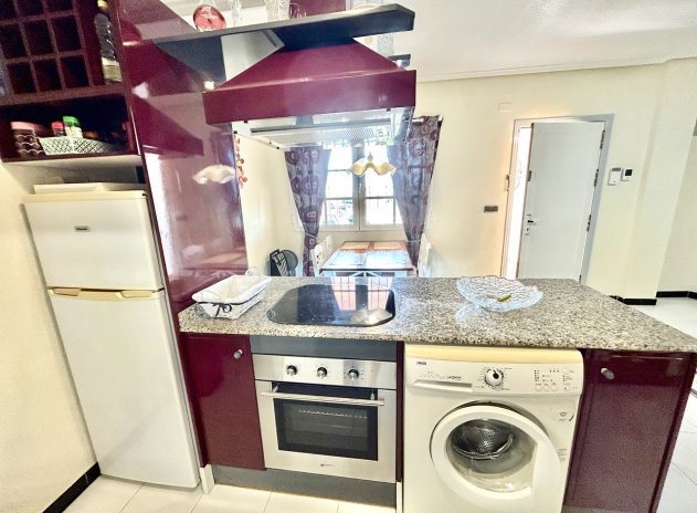 Resale - Apartment / Flat * - Los Altos *