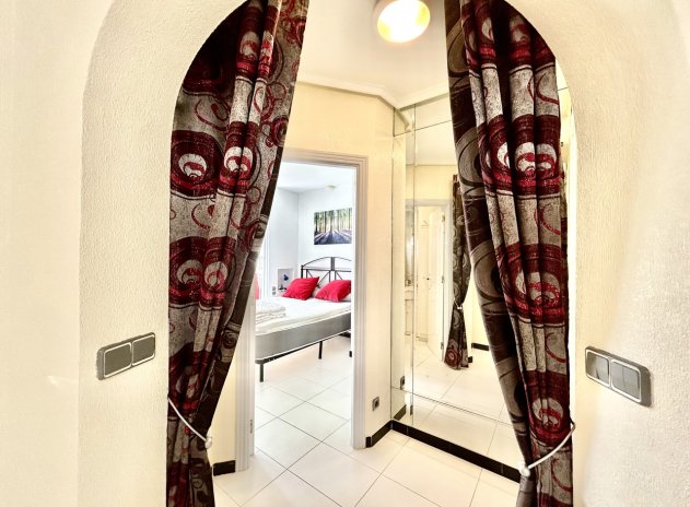 Resale - Apartment / Flat * - Los Altos *