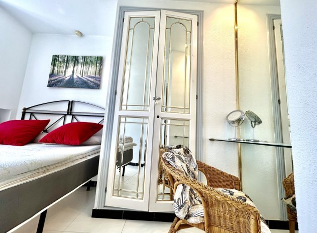 Resale - Apartment / Flat * - Los Altos *