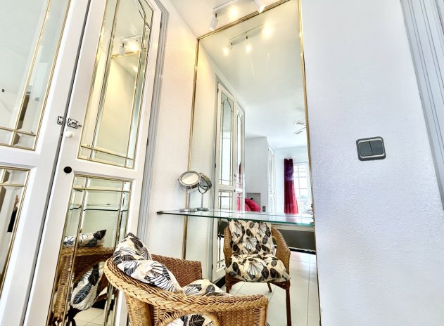 Resale - Apartment / Flat * - Los Altos *
