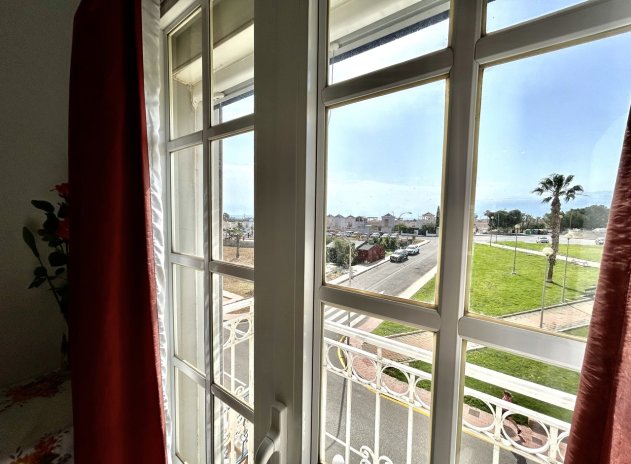Resale - Apartment / Flat * - Los Altos *