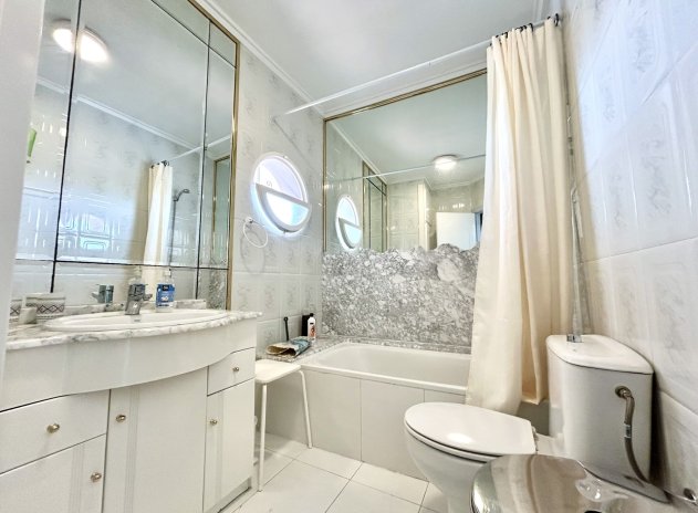 Resale - Apartment / Flat * - Los Altos *