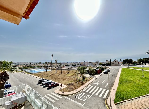 Resale - Apartment / Flat * - Los Altos *