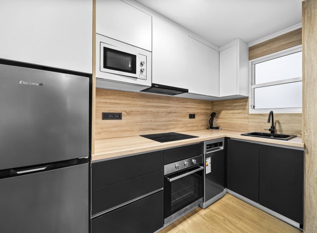 Resale - Apartment / Flat * - Torrevieja *