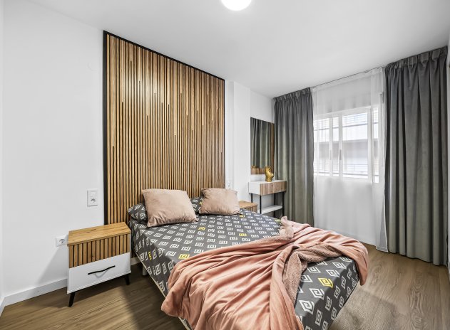 Resale - Apartment / Flat * - Torrevieja *