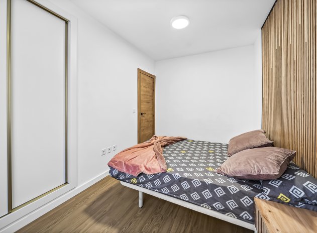 Resale - Apartment / Flat * - Torrevieja *