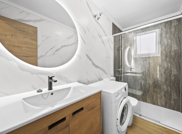Resale - Apartment / Flat * - Torrevieja *