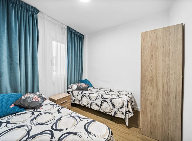 Resale - Apartment / Flat * - Torrevieja *