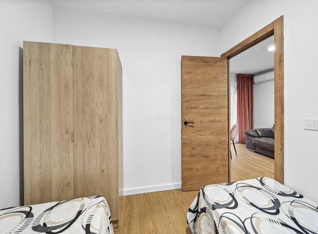Resale - Apartment / Flat * - Torrevieja *
