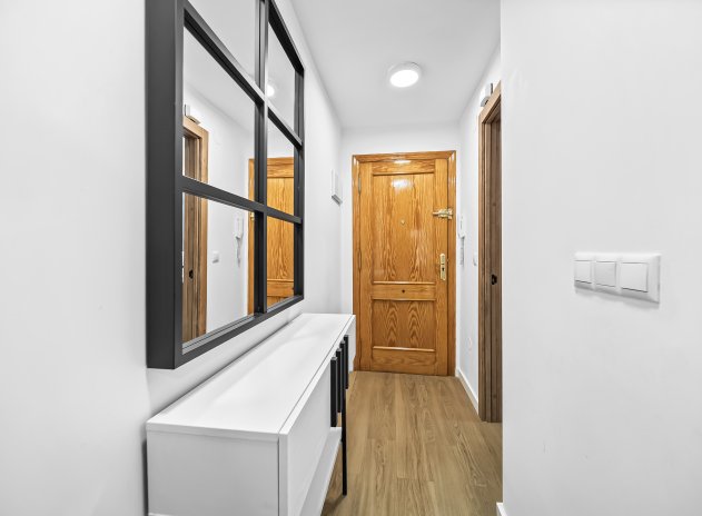 Resale - Apartment / Flat * - Torrevieja *