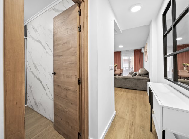 Resale - Apartment / Flat * - Torrevieja *