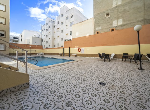 Resale - Apartment / Flat * - Torrevieja *