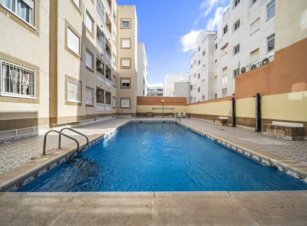Resale - Apartment / Flat * - Torrevieja *