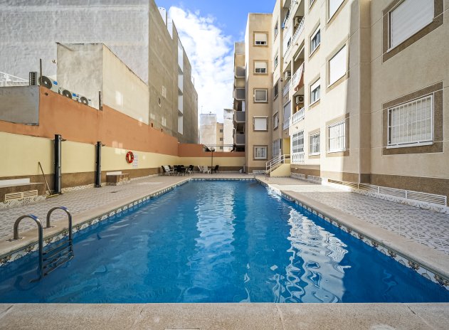Resale - Apartment / Flat * - Torrevieja *