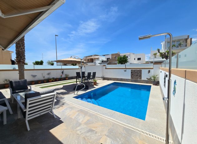 Herverkoop - Villa - Pilar de la Horadada